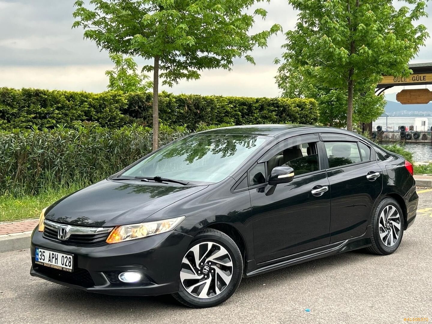 Galeriden Honda Civic 1.6i VTEC Eco Premium 2012 Model Kocaeli 234.000 km Siyah 3