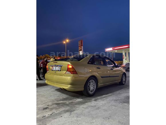 Sahibinden Ford Focus 2.0 Ghia 2001 Model 