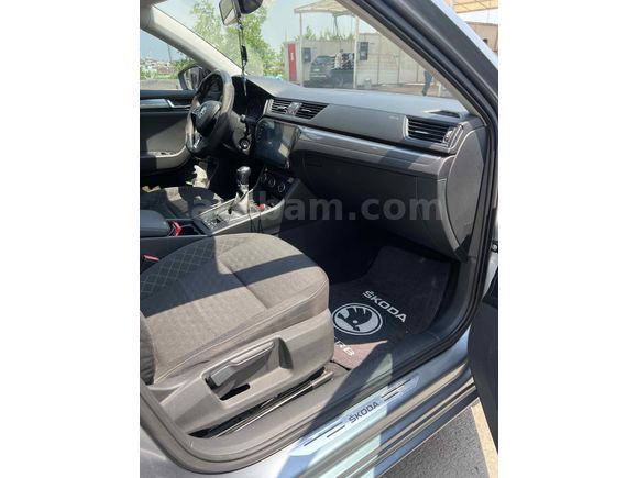 İLK SAHİBİNDEN DEĞİŞENSİZ Skoda SuperB 1.4 TSI Active 2016 Model 