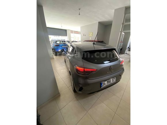 Galeriden Renault Clio 1.0 TCe Evolution 2024 Model Balıkesir