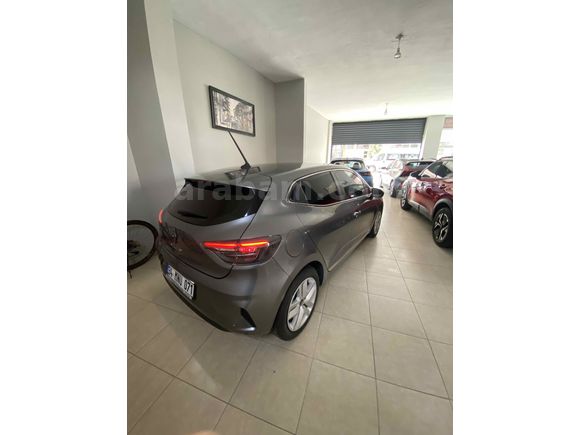 Galeriden Renault Clio 1.0 TCe Evolution 2024 Model Balıkesir