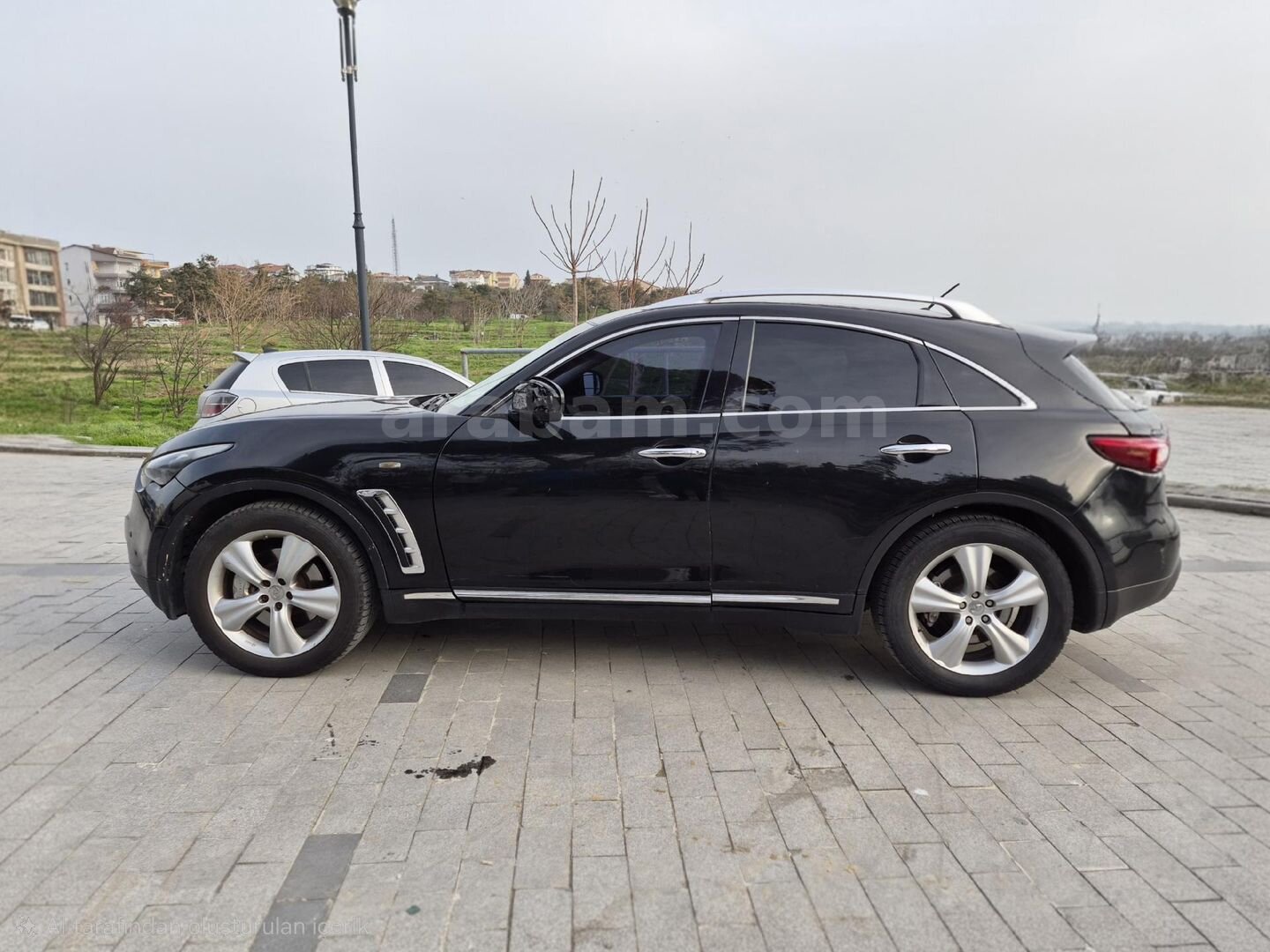 Sahibinden Infiniti FX FX30d GT 2011 Model İstanbul 277.000 km Siyah 1
