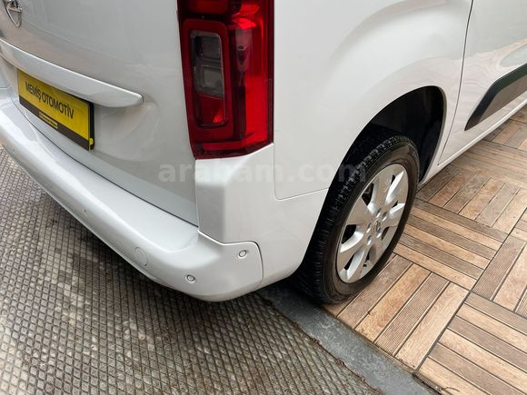 OPEL COMBO 1.5 CDTİ Elegance OTOMATİK VİTES 2022 MODEL