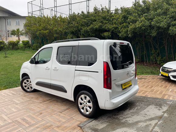 OPEL COMBO 1.5 CDTİ Elegance OTOMATİK VİTES 2022 MODEL