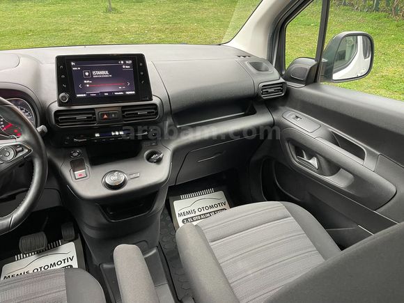 OPEL COMBO 1.5 CDTİ Elegance OTOMATİK VİTES 2022 MODEL