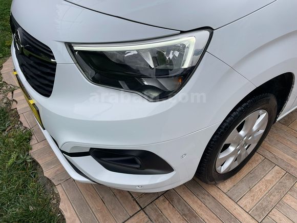 OPEL COMBO 1.5 CDTİ Elegance OTOMATİK VİTES 2022 MODEL