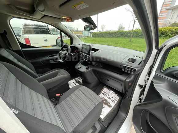 OPEL COMBO 1.5 CDTİ Elegance OTOMATİK VİTES 2022 MODEL