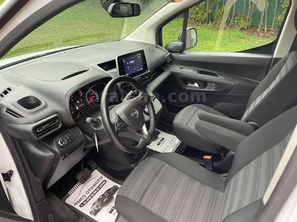 OPEL COMBO 1.5 CDTİ Elegance OTOMATİK VİTES 2022 MODEL