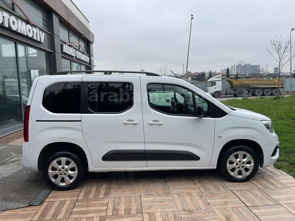 OPEL COMBO 1.5 CDTİ Elegance OTOMATİK VİTES 2022 MODEL