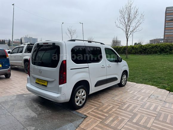 OPEL COMBO 1.5 CDTİ Elegance OTOMATİK VİTES 2022 MODEL
