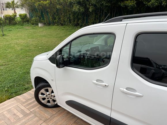 OPEL COMBO 1.5 CDTİ Elegance OTOMATİK VİTES 2022 MODEL