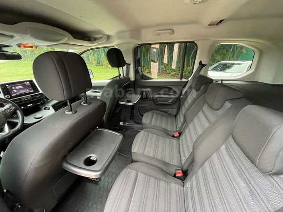 OPEL COMBO 1.5 CDTİ Elegance OTOMATİK VİTES 2022 MODEL