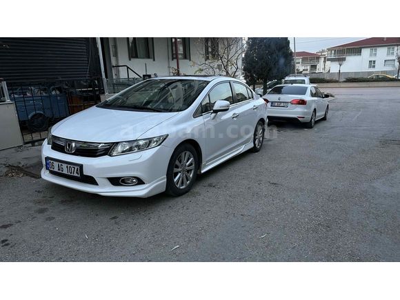 Sahibinden Honda Civic 1.6i VTEC Eco Elegance 2013 Model 