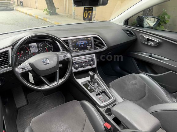Seat Leon 1.6 TDI DSG CAM TAVAN düşük km makyajlı