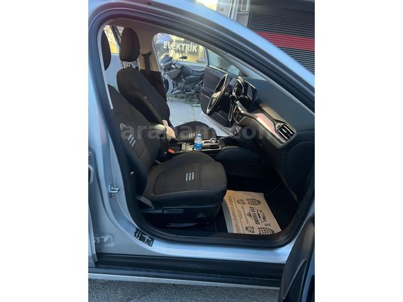 Sahibinden Ford Focus 1.5 TDCi Active X SW 2023 Model  80.000 km Gri