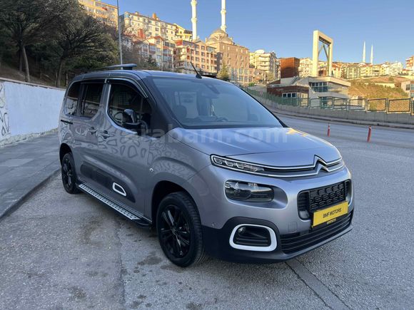 BMF MOTORS DAN HATASIZ BOYASIZ EN DOLUSU CAM TAVANLI OTAMATIK