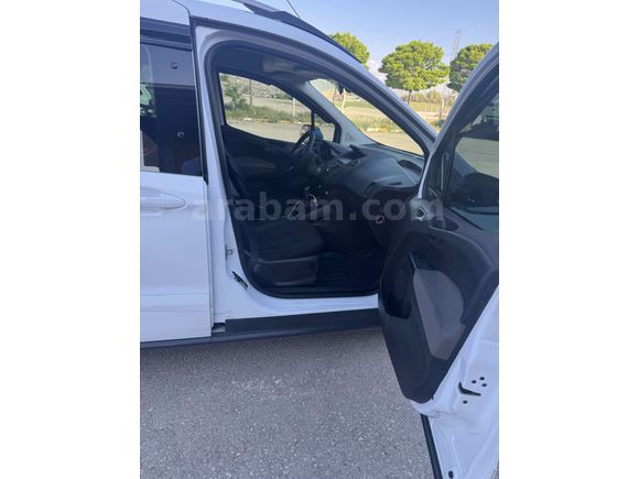 Galeriden Ford Tourneo Courier 1.6 TDCi Titanium 2017 Model Van