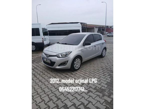 Sahibinden Hyundai i20 1.2 D-CVVT Jump 2012 Model  229.000 km Gri (Gümüş)