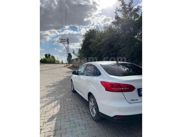 SAHİBİNDEN HATASIZ BOYASIZ 2017 MODEL FORD FOCUS TRENDX    ORJİNAL 130 BİNDE