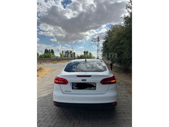 SAHİBİNDEN HATASIZ BOYASIZ 2017 MODEL FORD FOCUS TRENDX    ORJİNAL 130 BİNDE