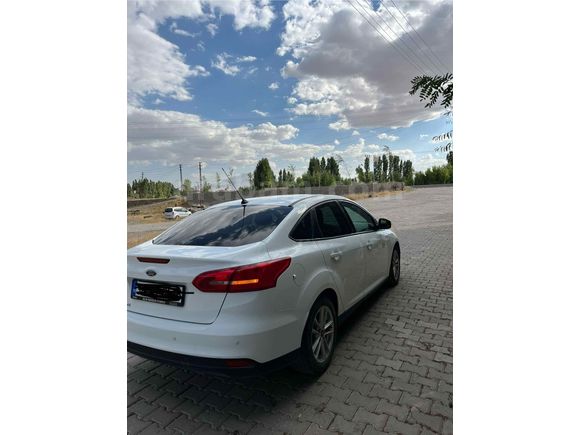 SAHİBİNDEN HATASIZ BOYASIZ 2017 MODEL FORD FOCUS TRENDX    ORJİNAL 130 BİNDE