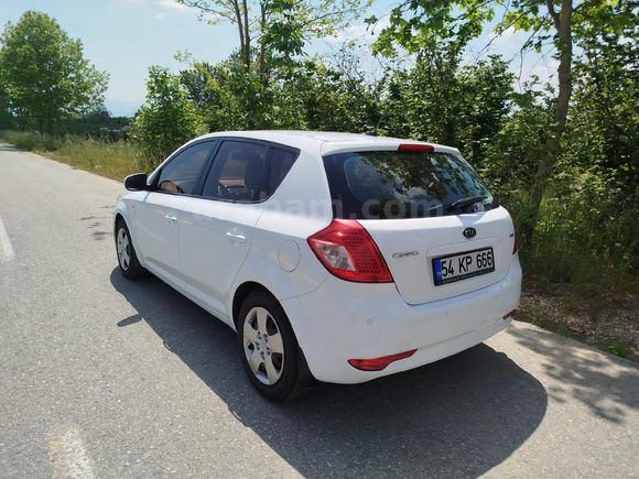 Sahibinden Kia Ceed 1.6 CRDi Cool 2011 Model