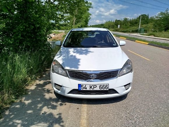 Sahibinden Kia Ceed 1.6 CRDi Cool 2011 Model