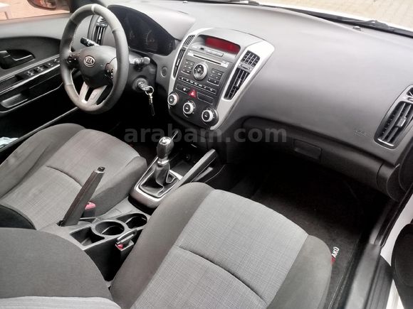 Sahibinden Kia Ceed 1.6 CRDi Cool 2011 Model