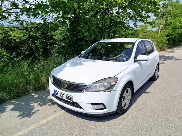 Sahibinden Kia Ceed 1.6 CRDi Cool 2011 Model