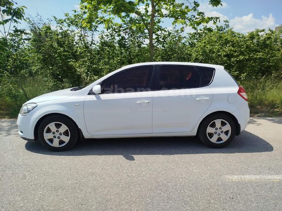 Sahibinden Kia Ceed 1.6 CRDi Cool 2011 Model