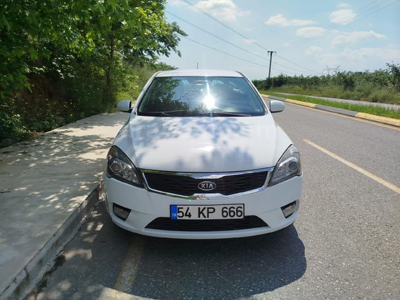 Sahibinden Kia Ceed 1.6 CRDi Cool 2011 Model