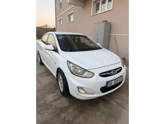 Sahibinden Hyundai Accent Blue 1.6 CRDI Mode 2012 Model