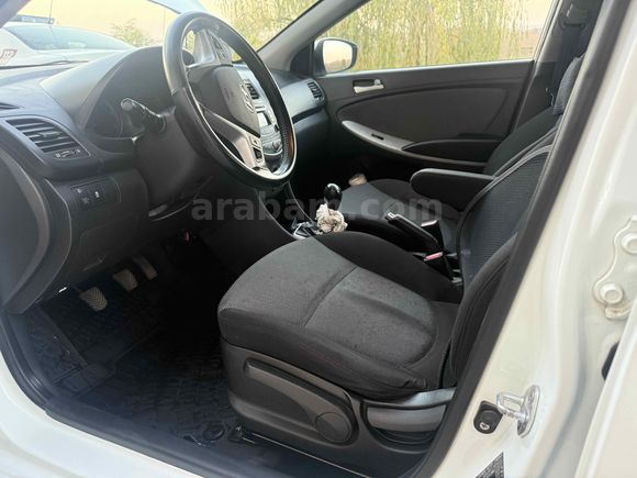 Sahibinden Hyundai Accent Blue 1.6 CRDI Mode 2012 Model