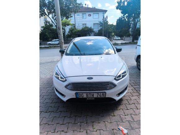 Sahibinden Ford Focus 1.6 TDCi Titanium 2015 Model  226.000 km Beyaz