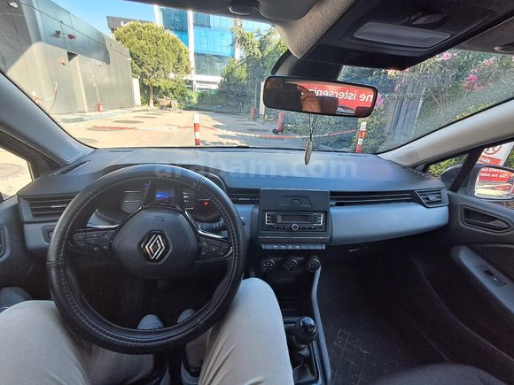 MEMURDAN YENİ BAKIMLI Renault Clio 1.0 TCe Equilibre 2024 Model