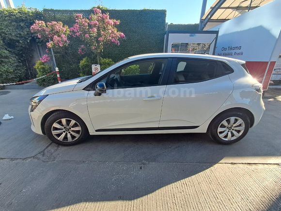 MEMURDAN YENİ BAKIMLI Renault Clio 1.0 TCe Equilibre 2024 Model