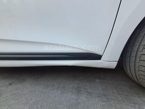 MEMURDAN YENİ BAKIMLI Renault Clio 1.0 TCe Equilibre 2024 Model