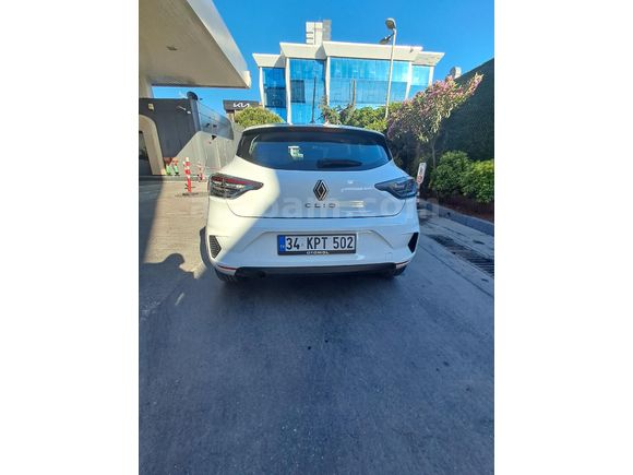 MEMURDAN YENİ BAKIMLI Renault Clio 1.0 TCe Equilibre 2024 Model