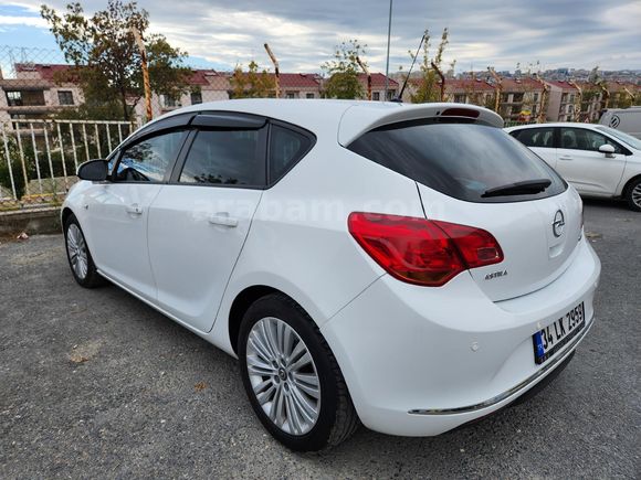 Memurdan Temiz  Opel Astra 1.4 T Enjoy Active 2014 Model