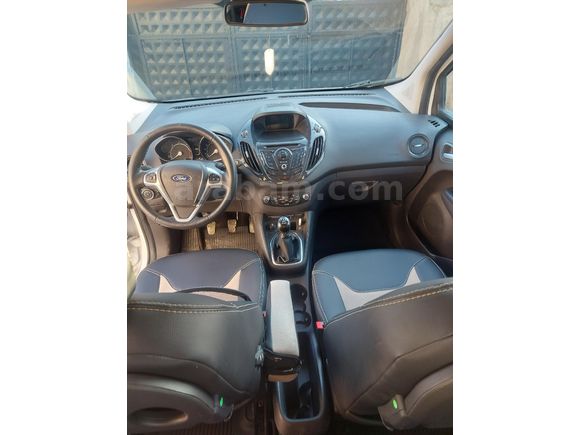 Sahibinden Ford Tourneo Courier 1.6 TDCi Titanium Plus 2015 Model