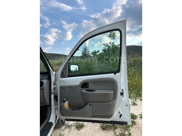 Sahibinden Renault Kangoo Multix 1.5 dCi Authentique 2005 Model  322.000 km Beyaz