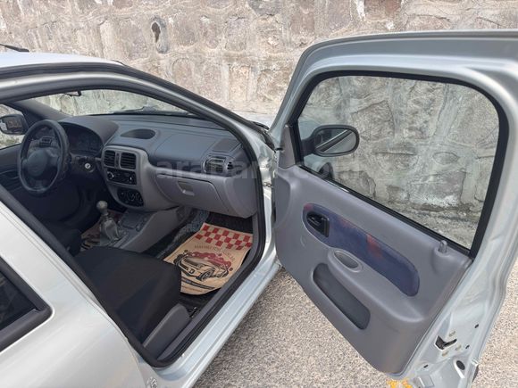 ATEŞHARMAN AUTO’DAN DEĞİŞENSİZ 2000 MODEL CLİO KLİMALI