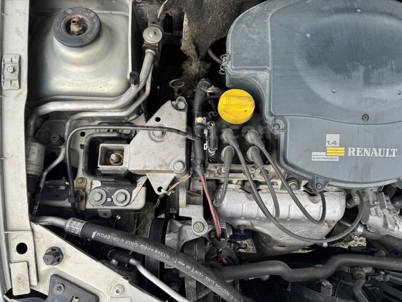 ATEŞHARMAN AUTO’DAN DEĞİŞENSİZ 2000 MODEL CLİO KLİMALI