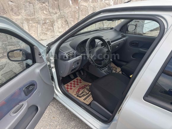 ATEŞHARMAN AUTO’DAN DEĞİŞENSİZ 2000 MODEL CLİO KLİMALI