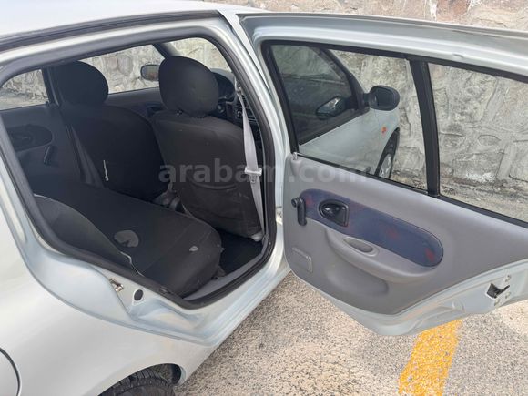 ATEŞHARMAN AUTO’DAN DEĞİŞENSİZ 2000 MODEL CLİO KLİMALI