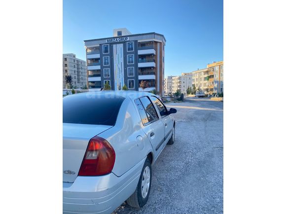 Sahibinden Renault Clio 1.4 RN 2001 Model