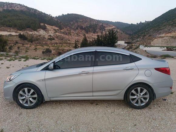 Sahibinden Hyundai Accent Blue 1.6 CRDI Mode Plus 2015 Model  148.000 km Gri