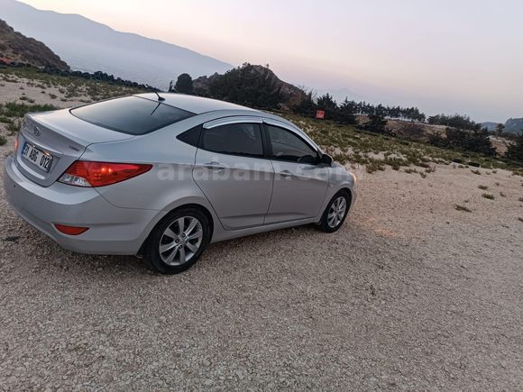 Sahibinden Hyundai Accent Blue 1.6 CRDI Mode Plus 2015 Model  148.000 km Gri