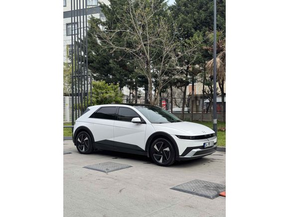 Makyajlı kasa, cam tavan, 63kw Pil (uzun menzil), Tertemiz