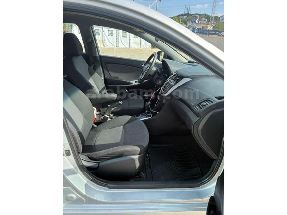 Sahibinden Hyundai Accent Blue 1.4 CVVT Mode Plus 2012 Model